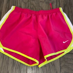 COPY - Nike Short (Girls large)